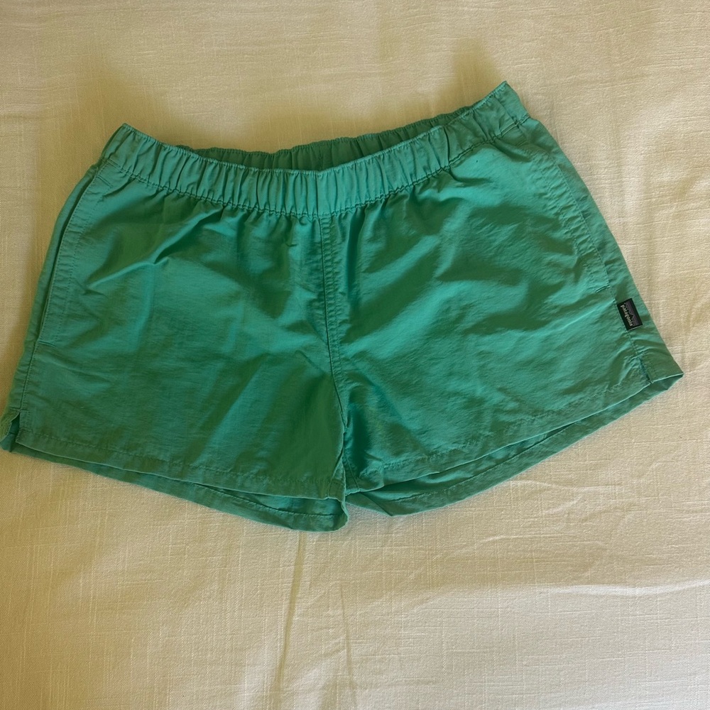 Patagonia women’s baggies 2.5 inch